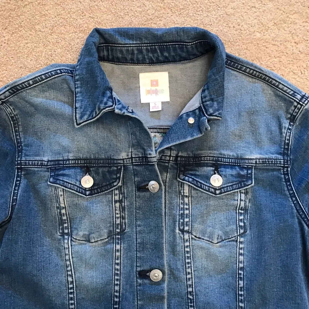 LuLaRoe Jaxon Denim Jean Jacket Womens Small 6 8 Blue Embroidered Back Panel - Picture 2 of 11